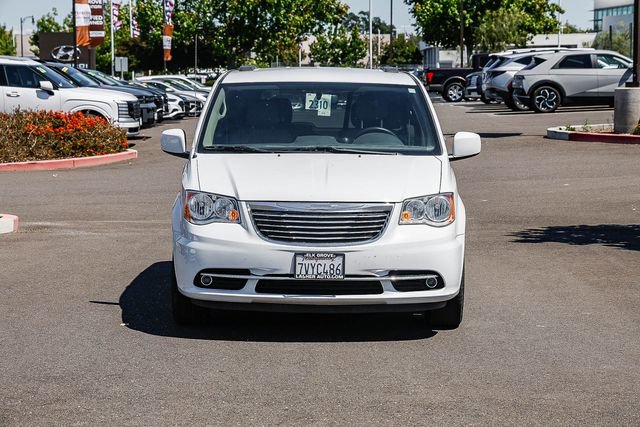 Used 2016 Chrysler Town & Country Touring FWD image 7