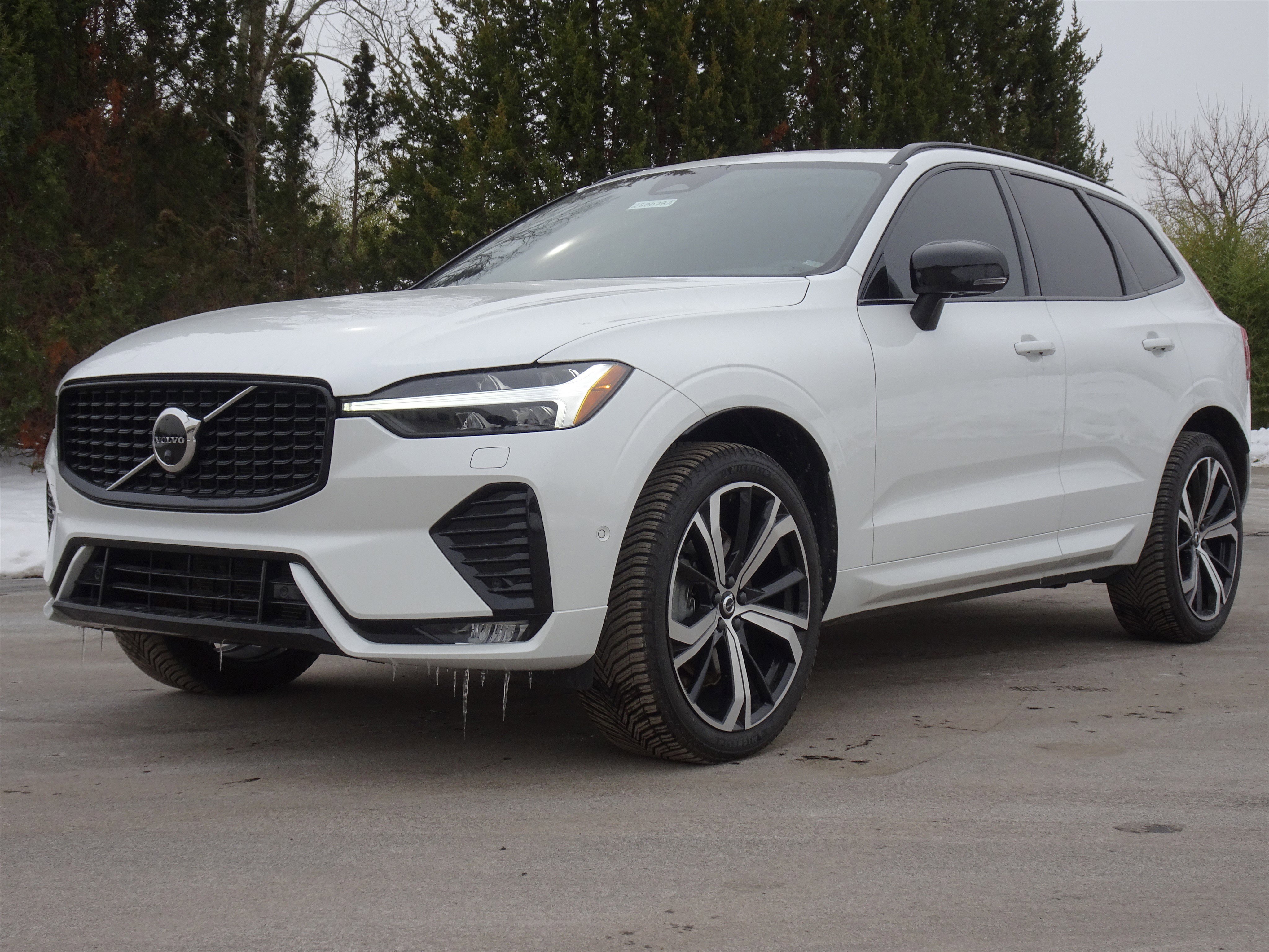 Used 2022 Volvo XC60 B6 R-Design w/ Advanced Package image 5
