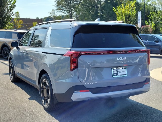 New 2027 Kia Carnival EX FWD image 6