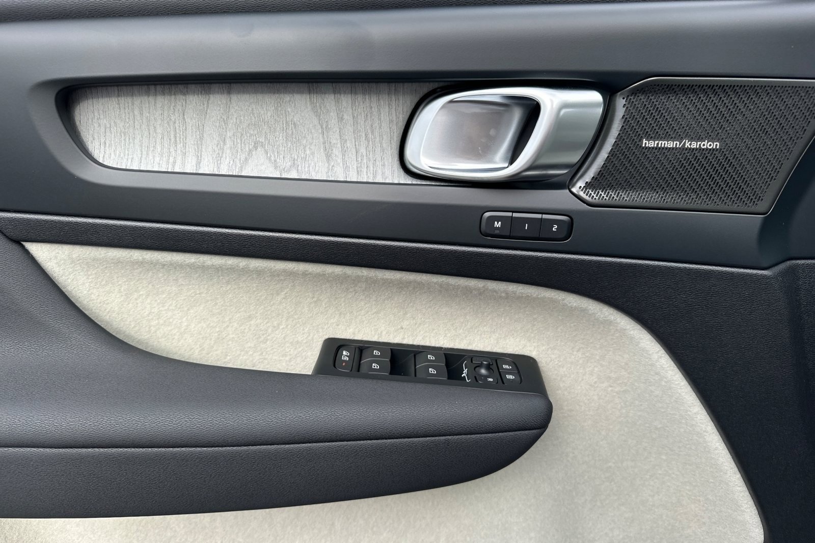 New 2026 Volvo XC40 B5 Ultra w/ Climate Package image 14