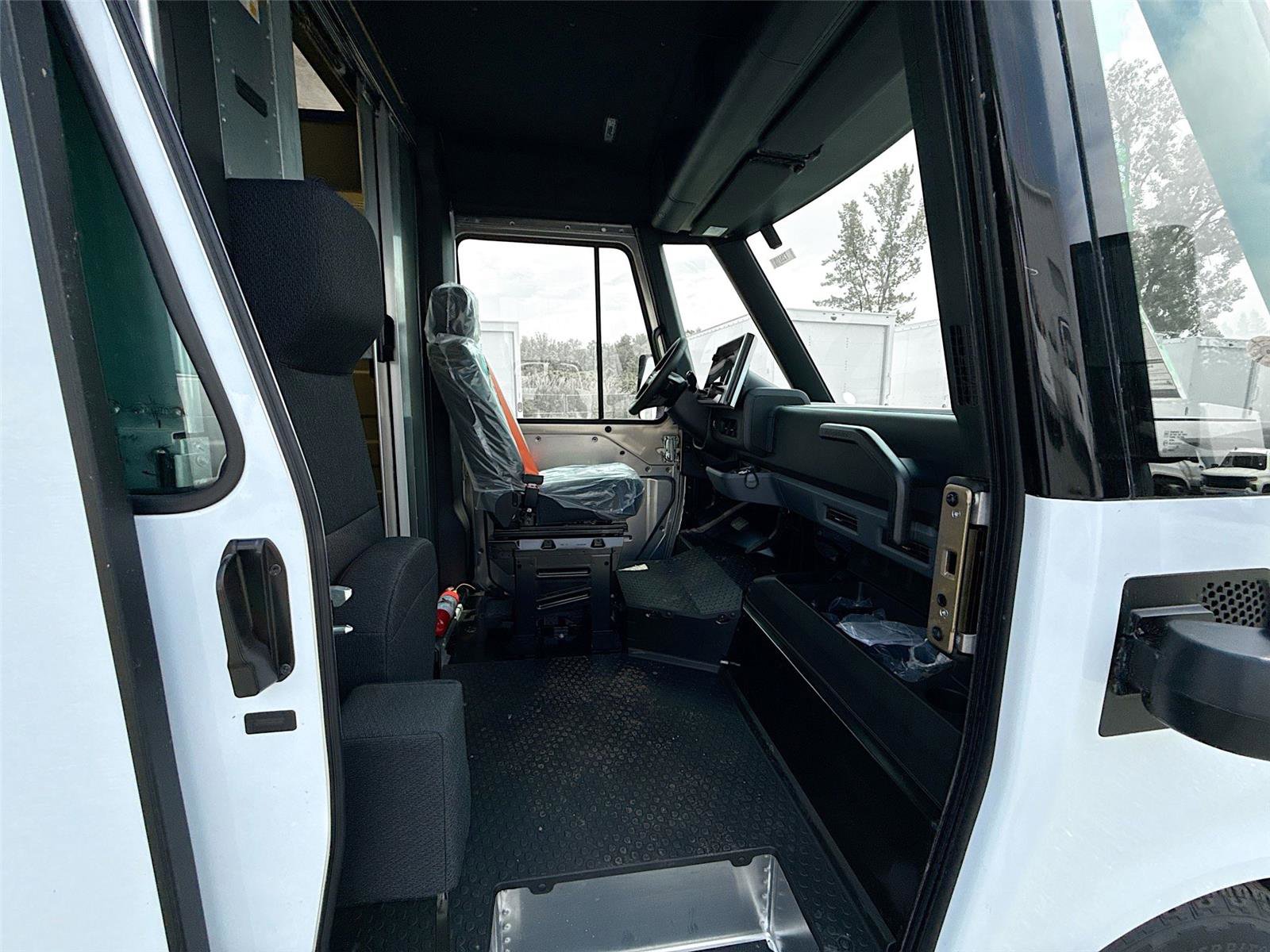 New 2025 Chevrolet Brightdrop 600 w/ Power Door Package AWD/4WD image 18