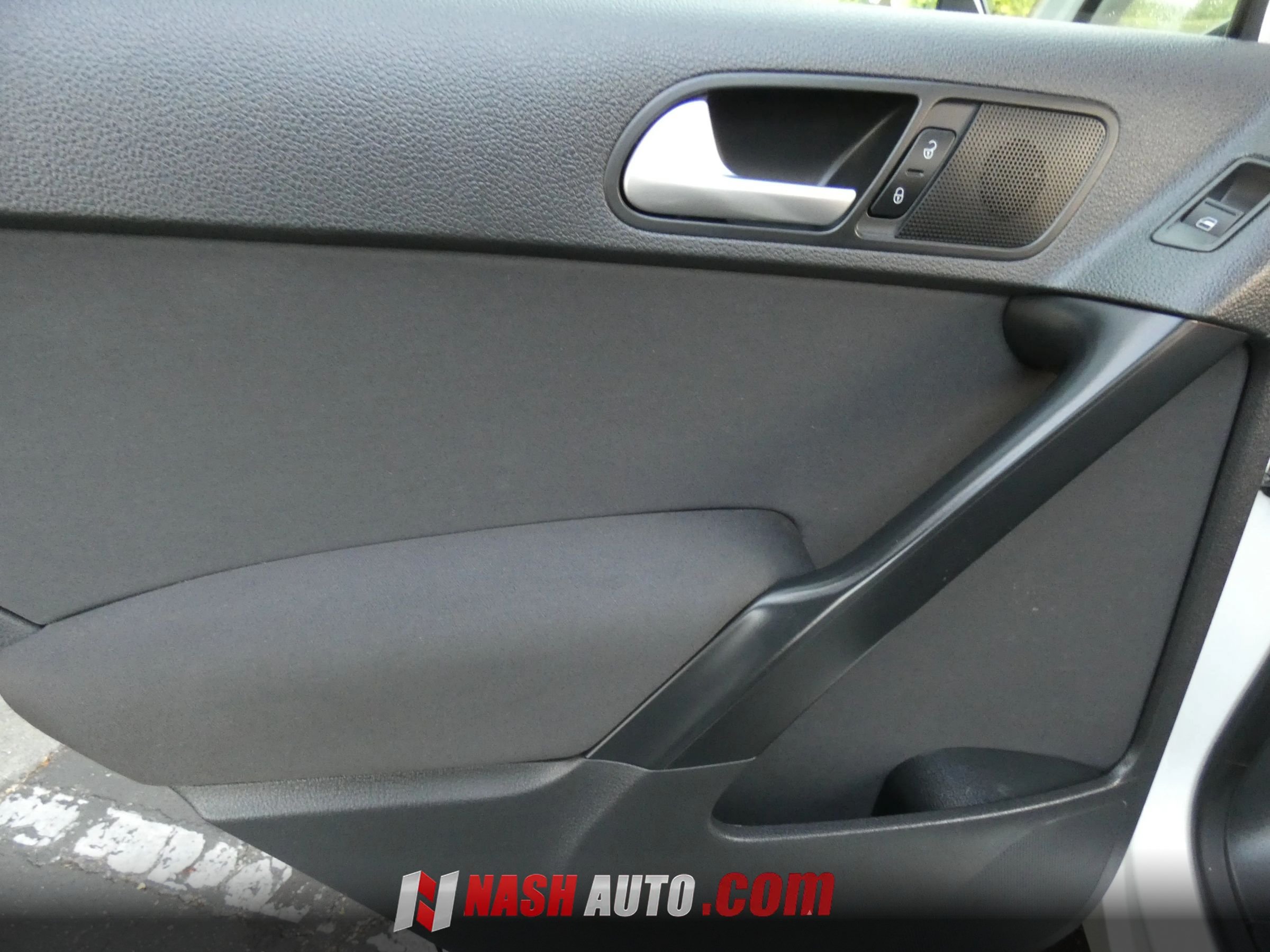 Used 2017 Volkswagen Tiguan S FWD image 35
