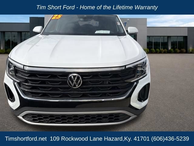 Used 2025 Volkswagen Atlas Cross Sport SE AWD/4WD image 3