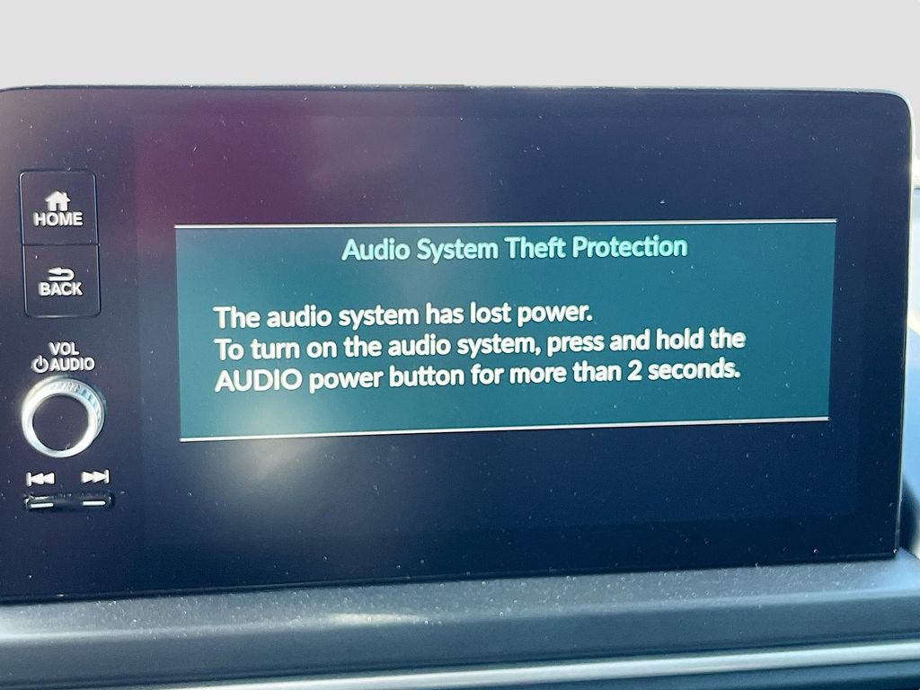 Used 2025 Honda Pilot Touring image 13