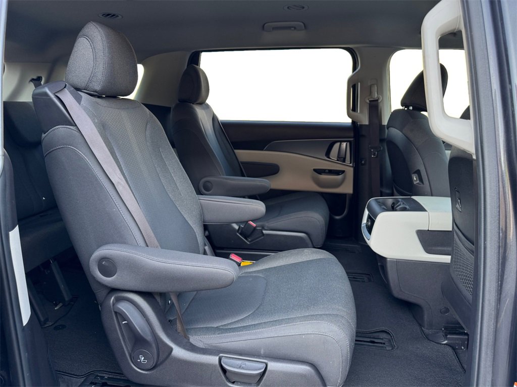 Used 2022 Kia Carnival LX image 20