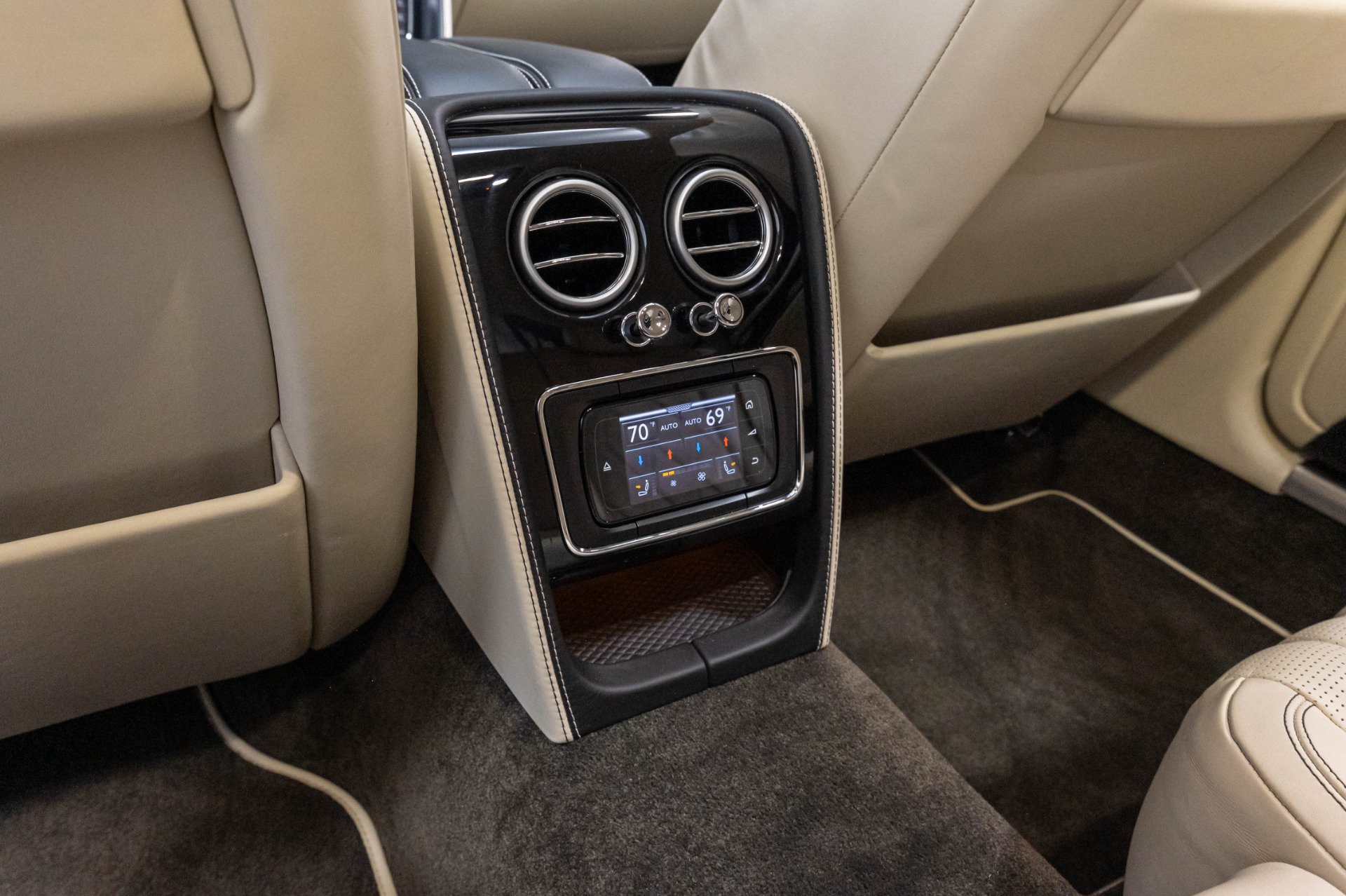 Used 2015 Bentley Flying Spur V8 AWD/4WD image 16