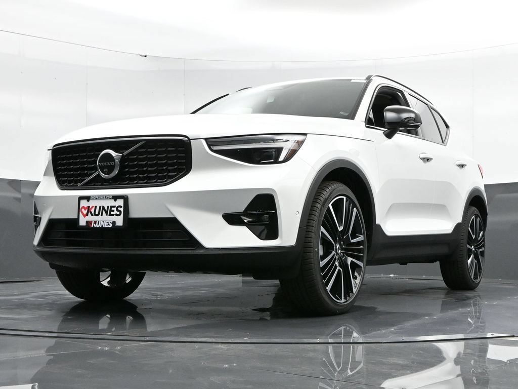 Used 2025 Volvo XC40 B5 Plus w/ Climate Package AWD/4WD image 42