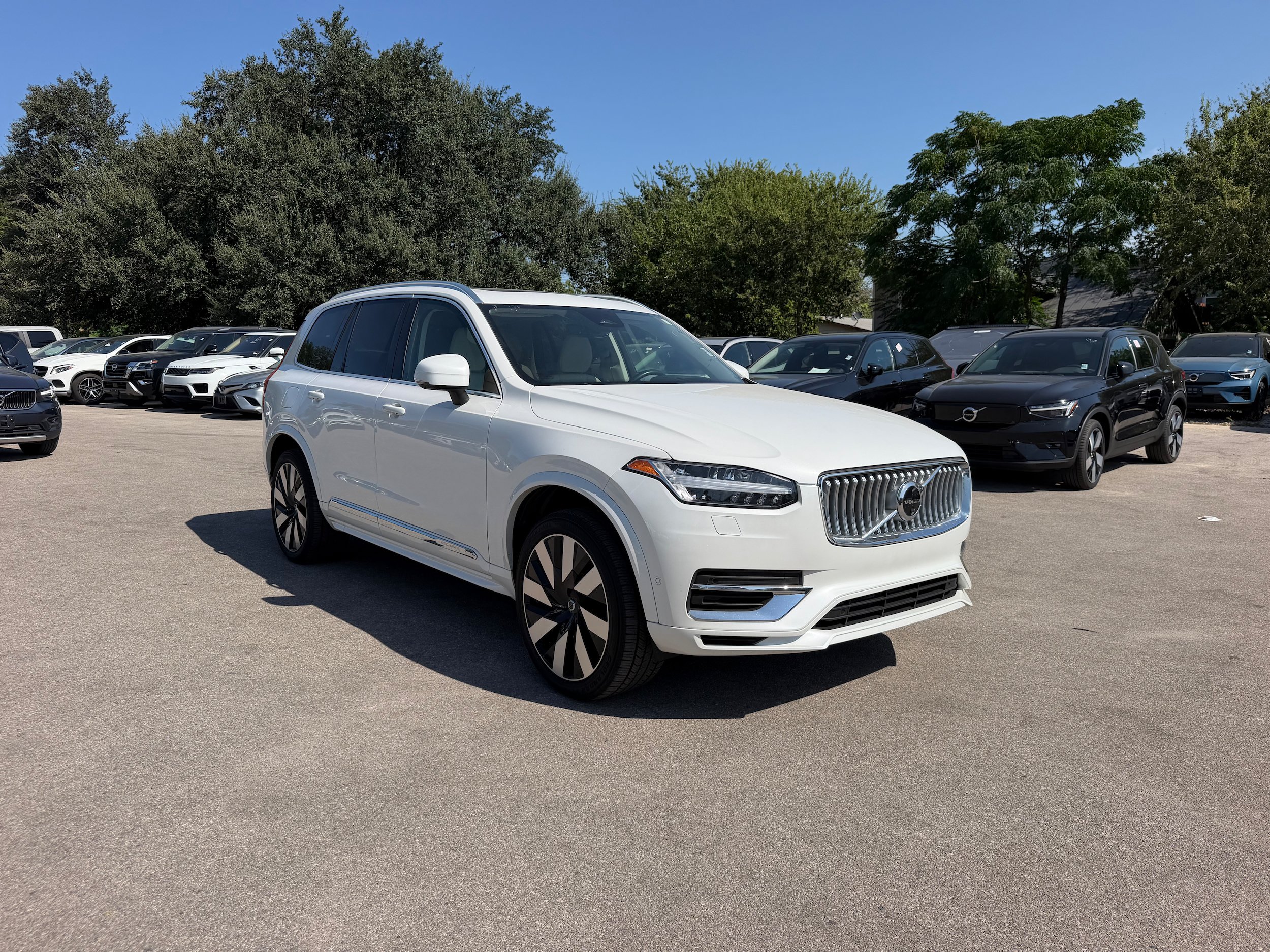 Certified 2024 Volvo XC90 T8 Ultimate w/ Protection Package Premier AWD/4WD image 7