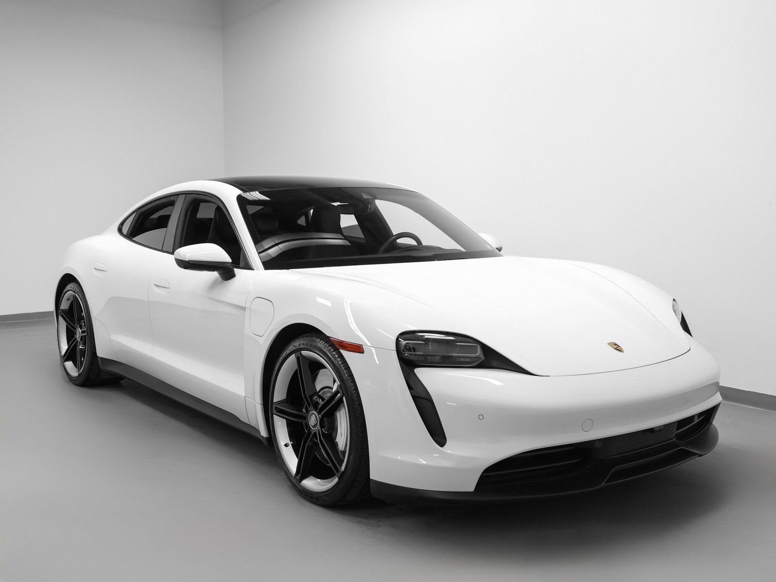 Certified 2022 Porsche Taycan image 10