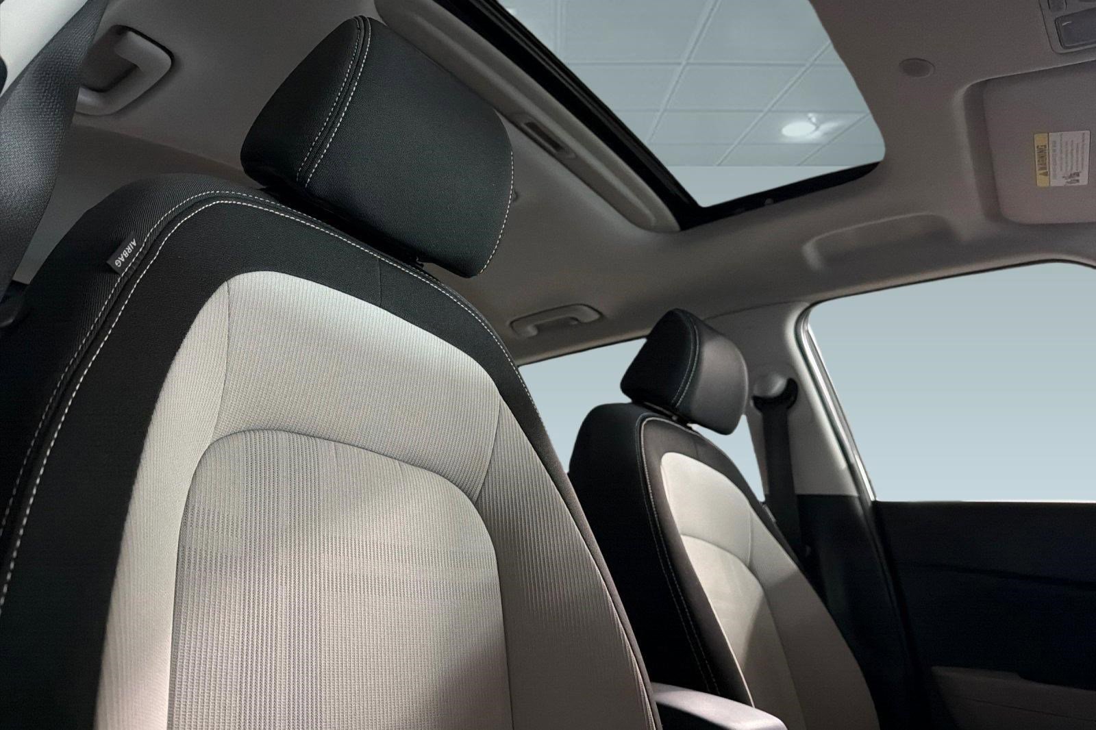 Used 2022 Hyundai Venue SEL image 24