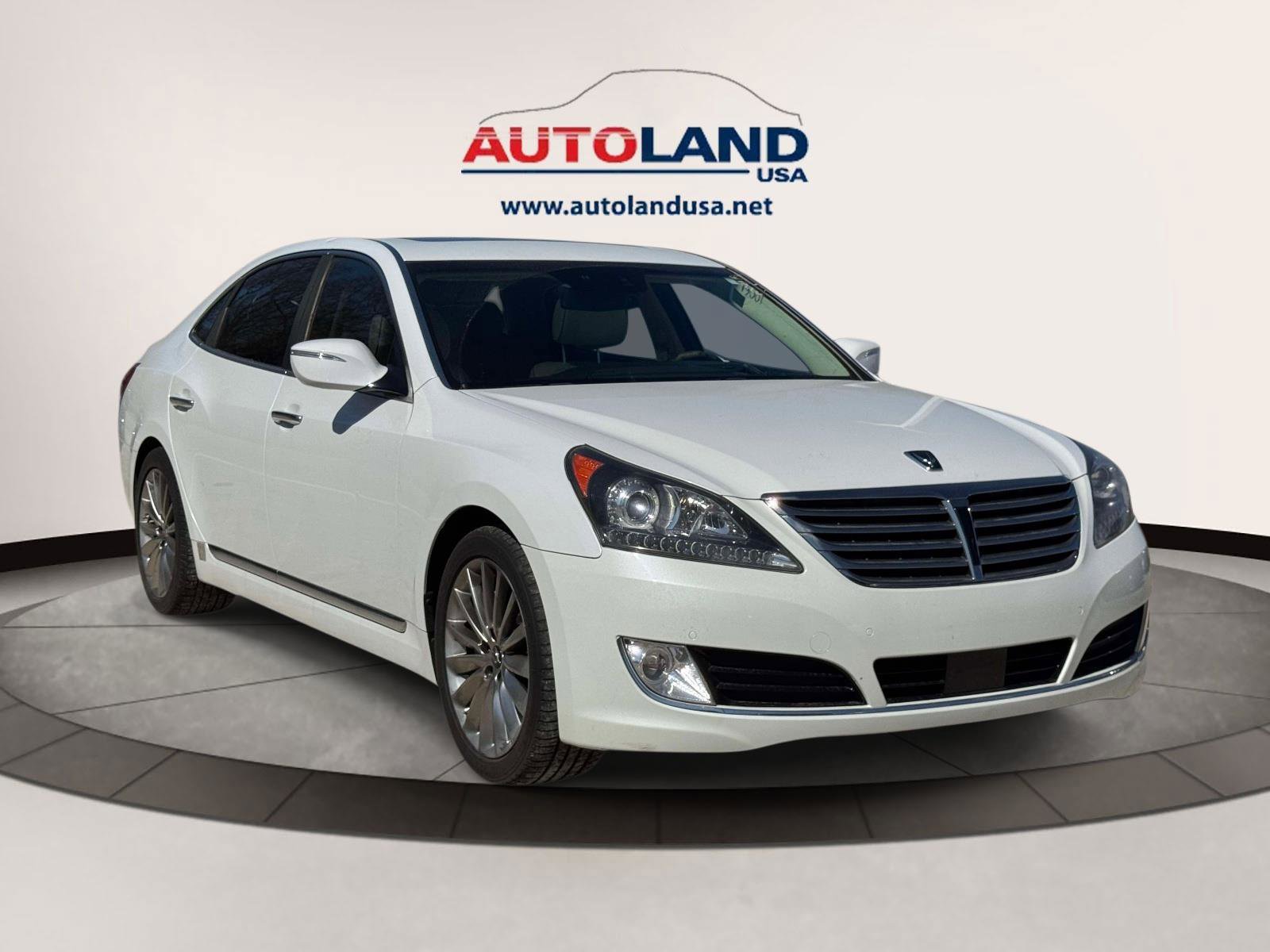 Used 2014 Hyundai Equus Signature RWD image 2