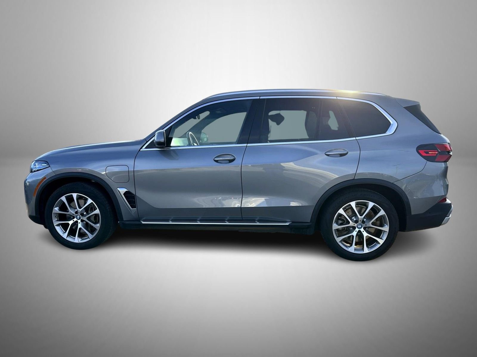 Used 2025 BMW X5 xDrive50e image 8