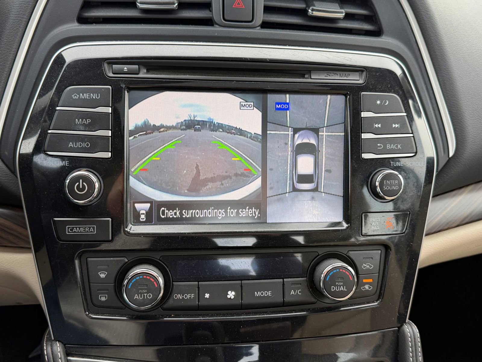 Used 2016 Nissan Maxima Platinum w/ Interior Lighting Package image 11