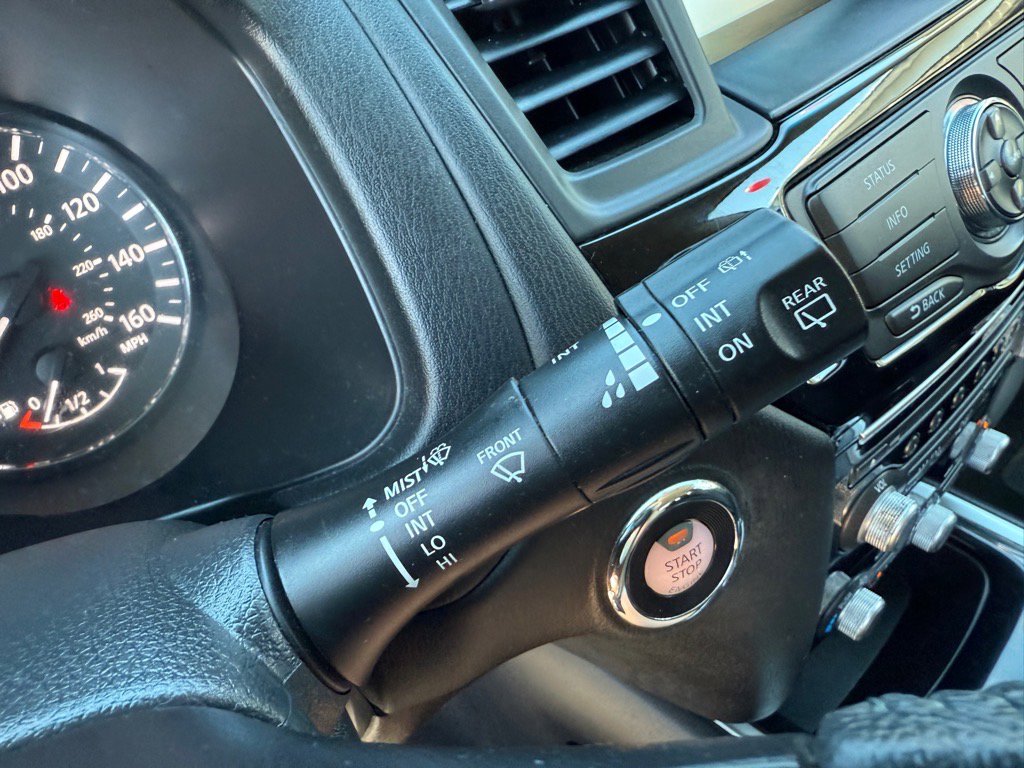 Used 2016 Nissan Pathfinder SV image 31