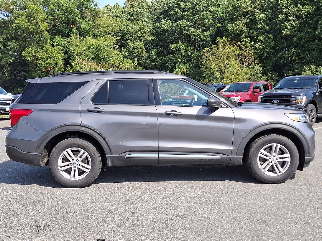 Used 2023 Ford Explorer XLT w/ Equipment Group 202A AWD/4WD image 7