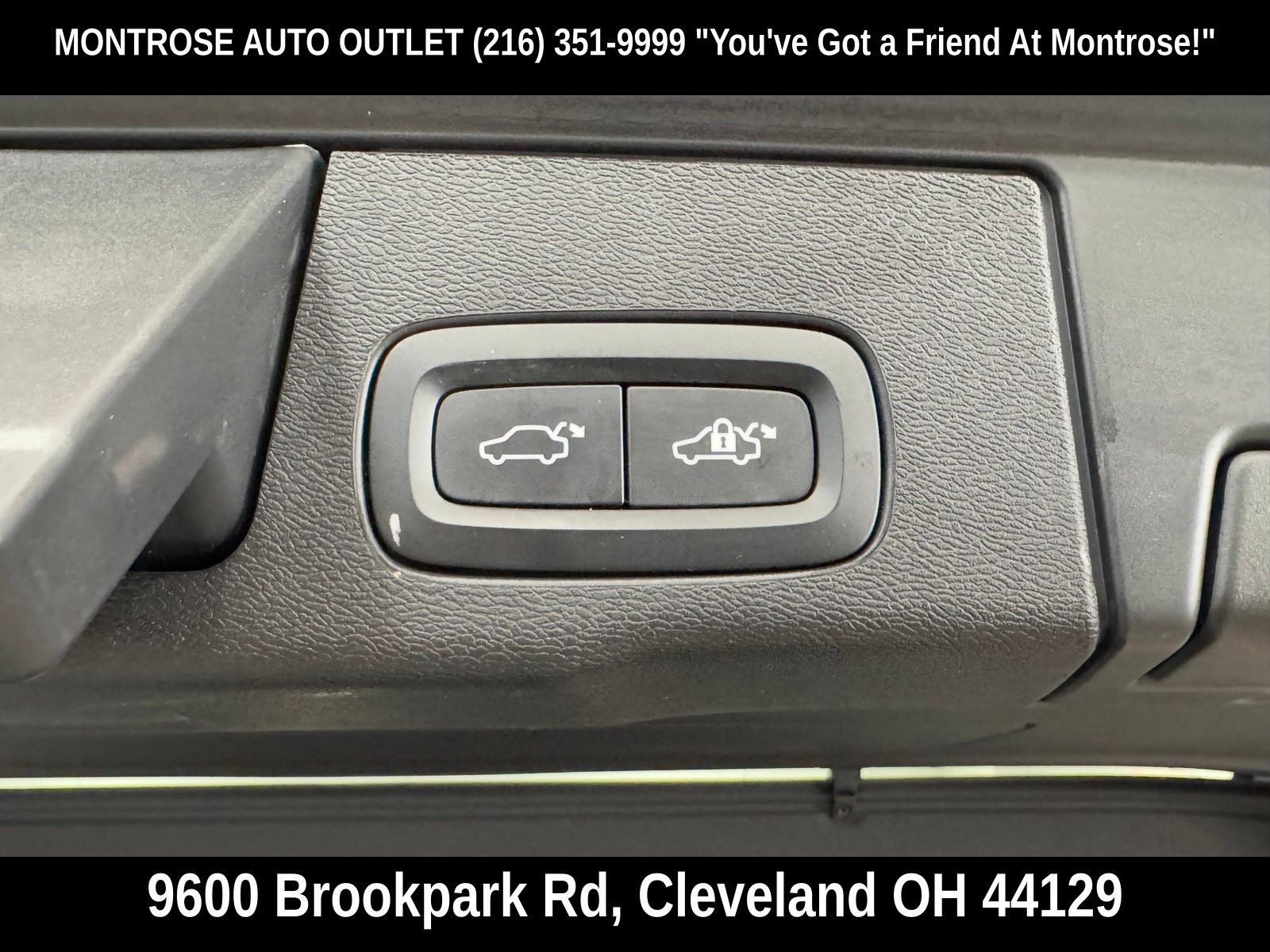 Used 2021 Volvo XC60 T5 Momentum w/ Protection Package AWD/4WD image 45