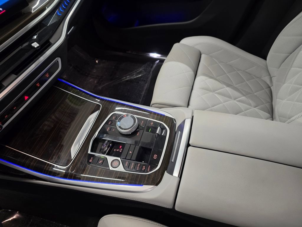 Used 2023 BMW X7 xDrive40i w/ Executive Package image 26