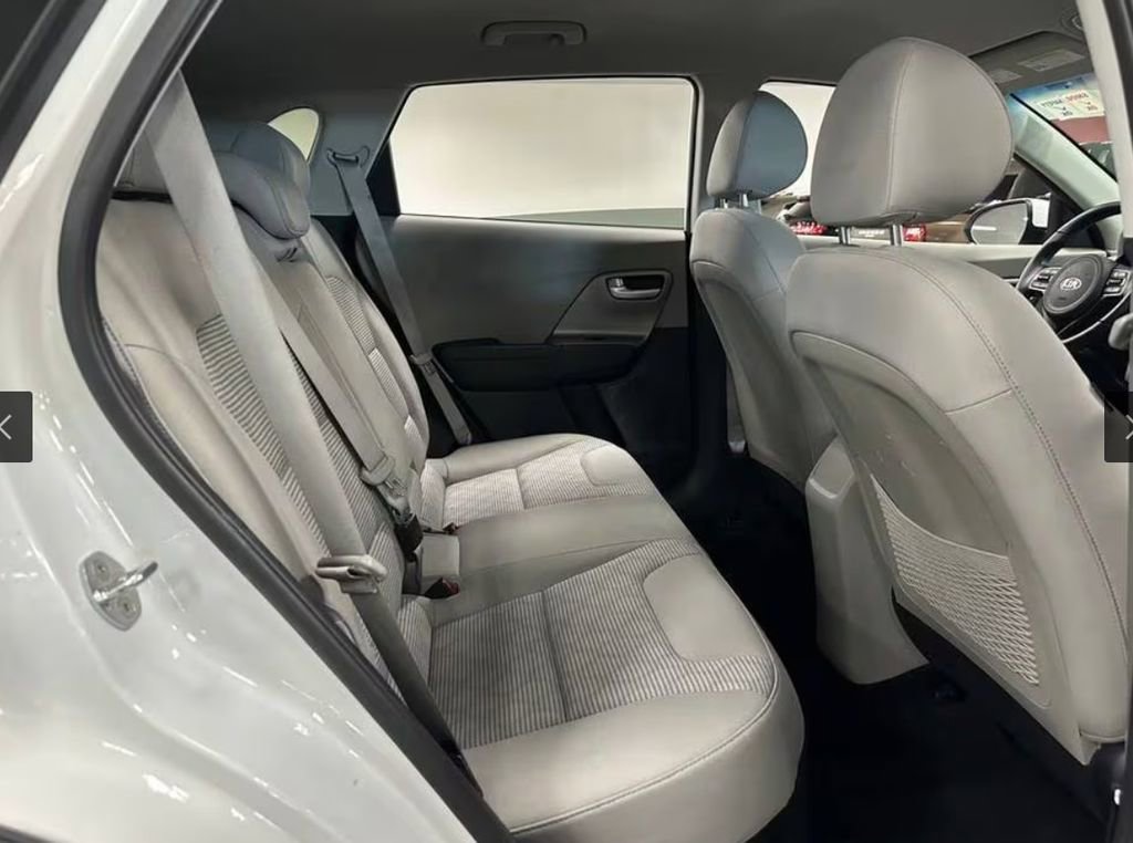 Used 2018 Kia Niro LX image 19