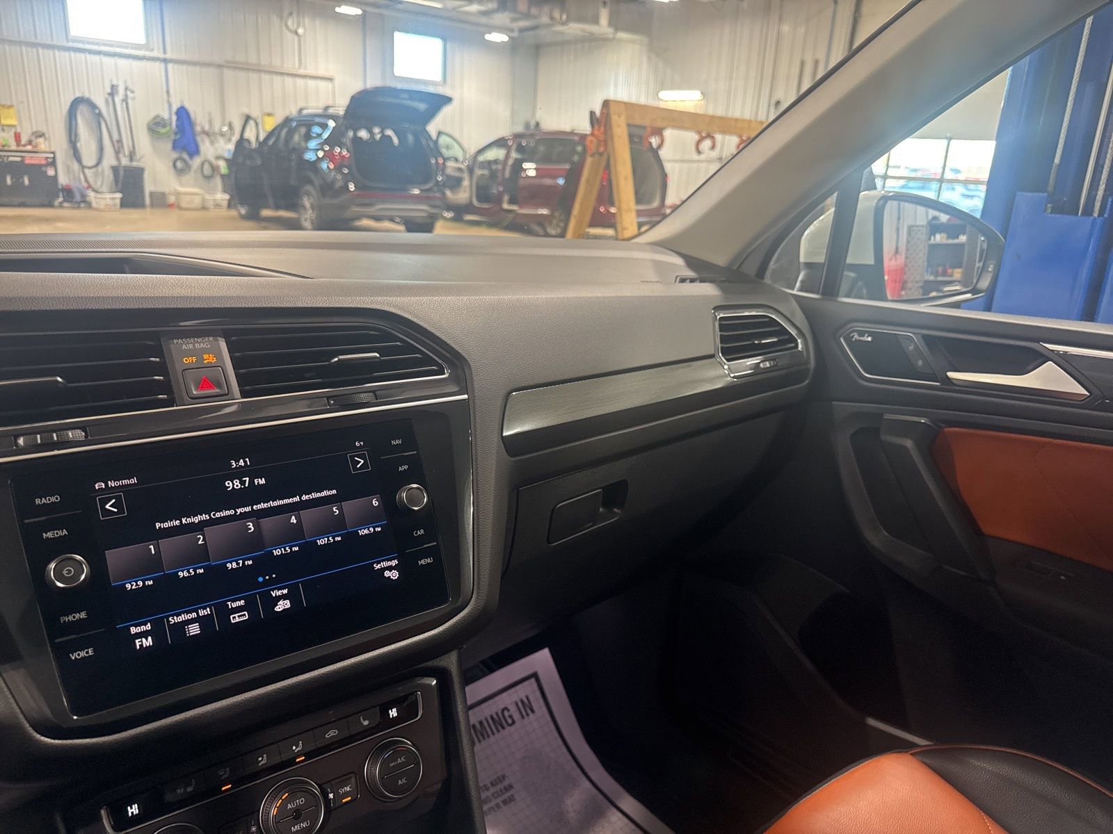 Used 2019 Volkswagen Tiguan SEL Premium image 21