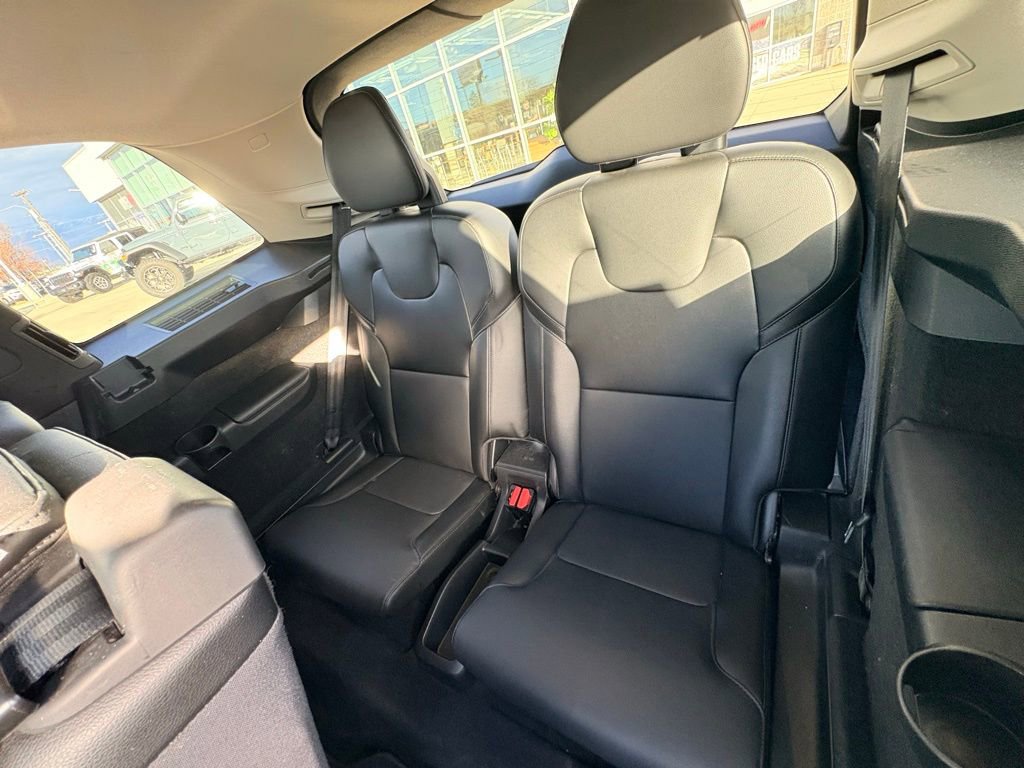 Used 2021 Volvo XC90 T5 Momentum w/ Advanced Package image 14