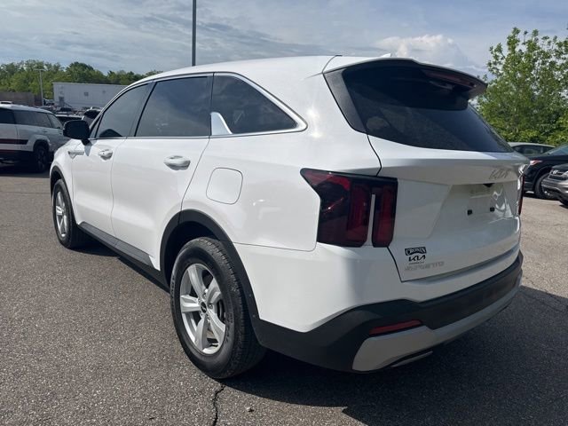 Used 2025 Kia Sorento LX FWD image 4