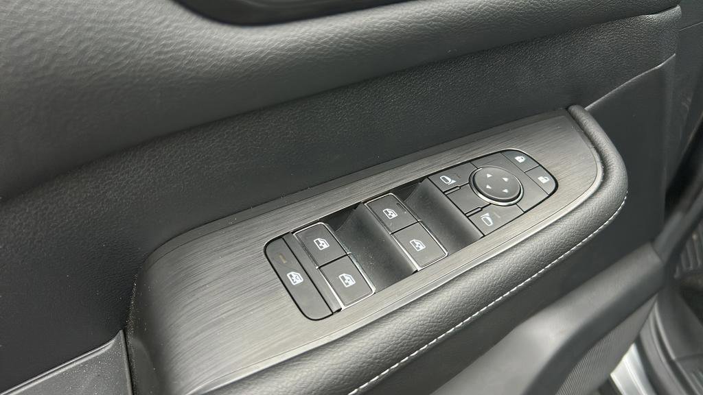 Used 2025 Nissan Armada SV RWD image 11
