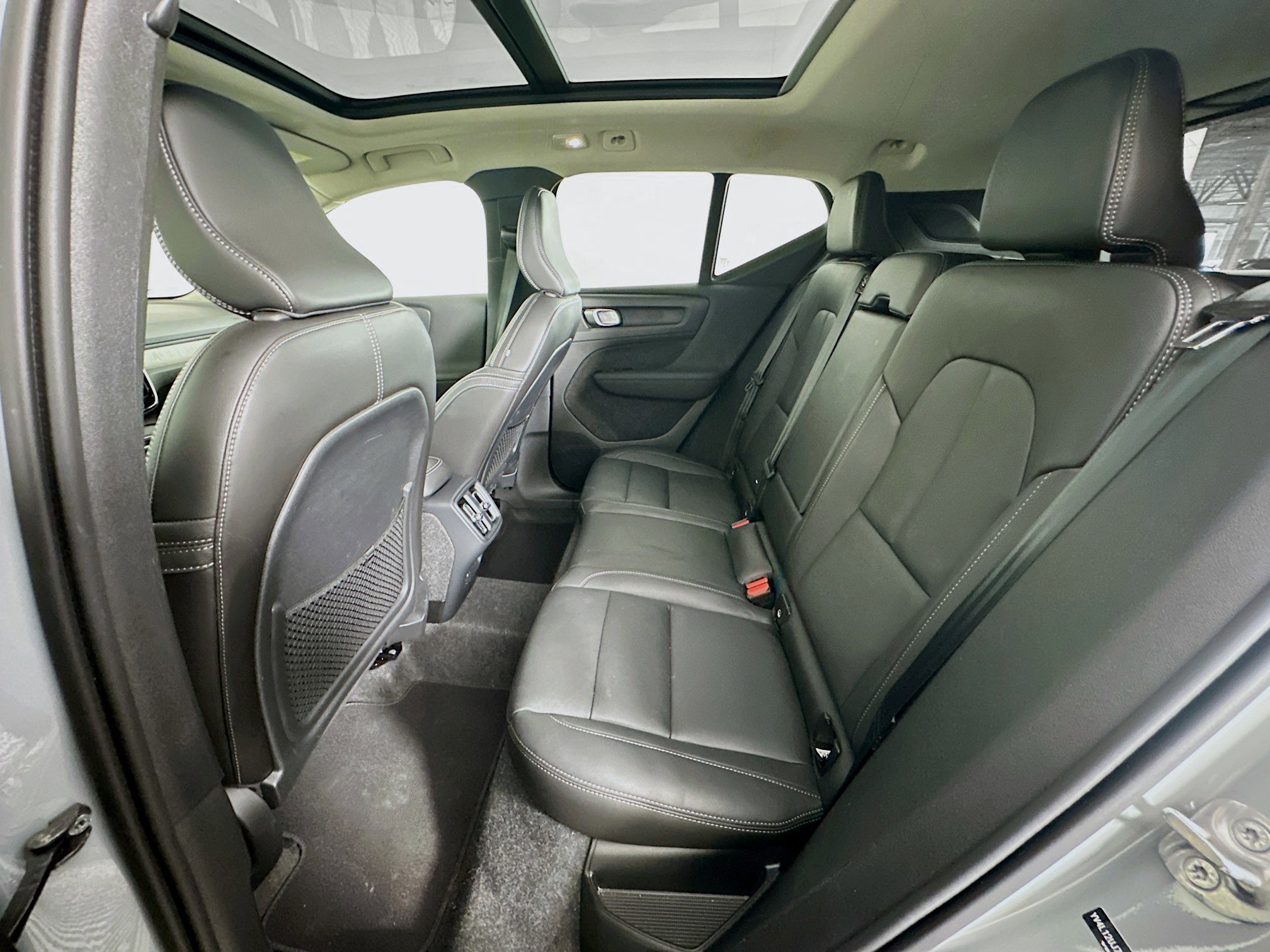 Used 2025 Volvo XC40 B5 Core image 28