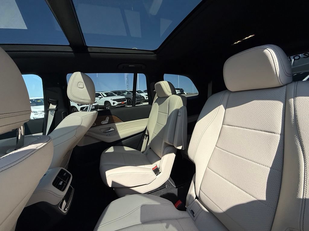 Used 2025 Mercedes-Benz GLS 450 4MATIC image 22