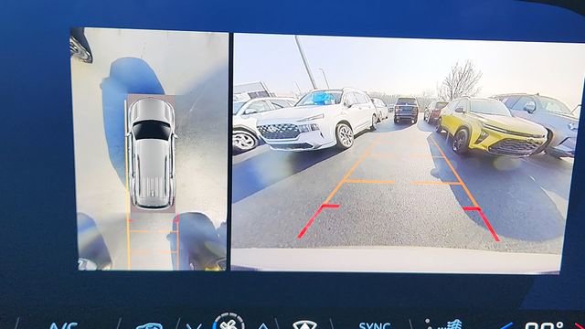 Used 2024 Chevrolet Traverse LT image 21