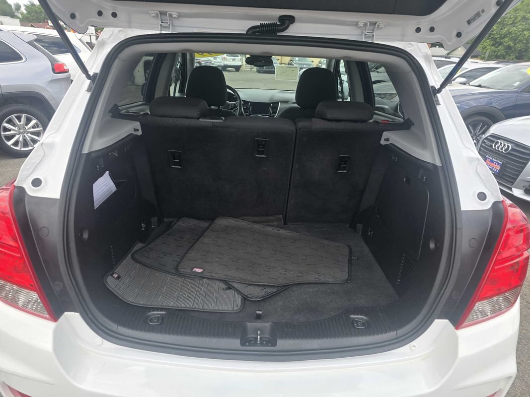 Used 2019 Chevrolet Trax LS w/ Tint and Cruise Package AWD/4WD image 39