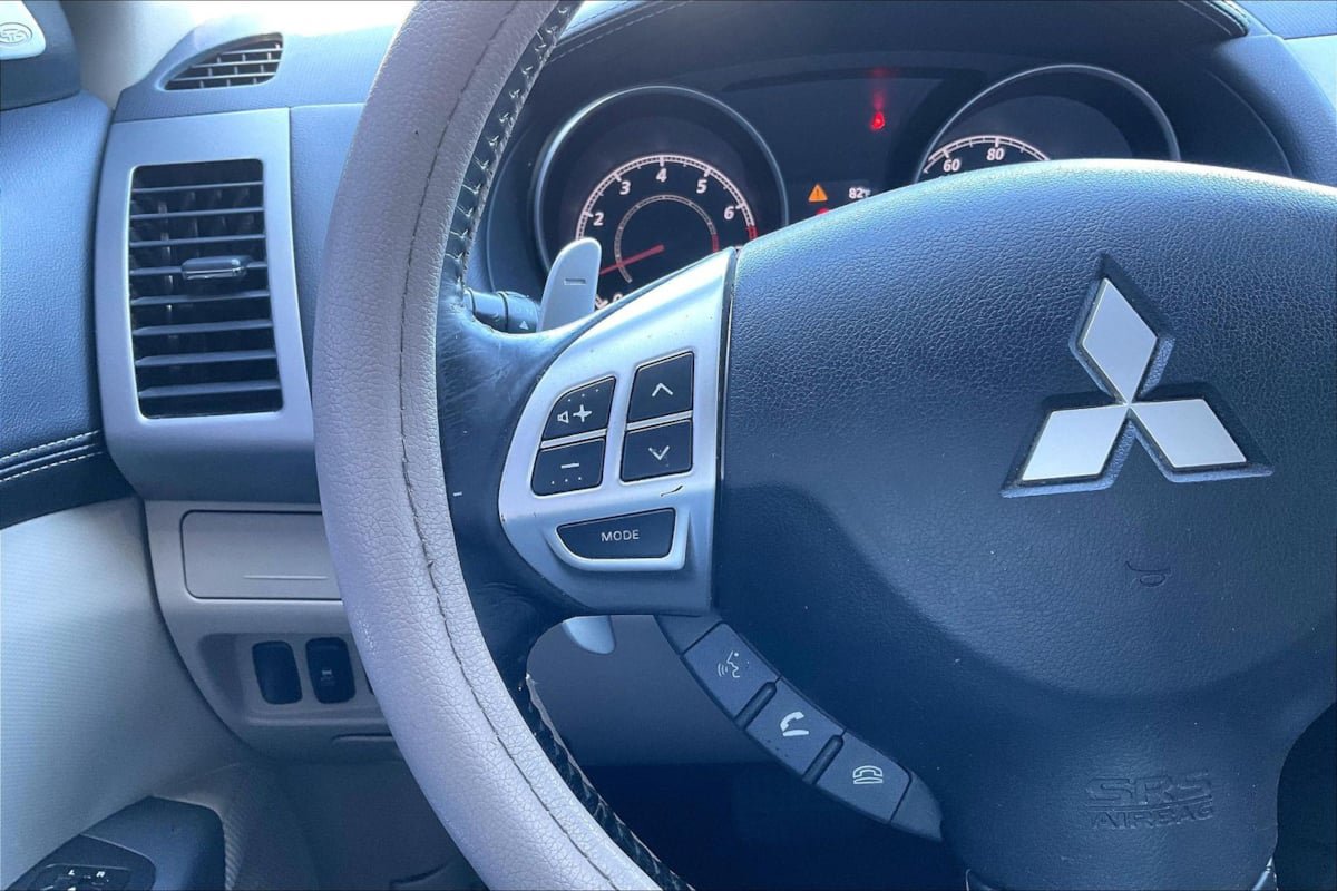 Used 2012 Mitsubishi Outlander SE FWD image 18