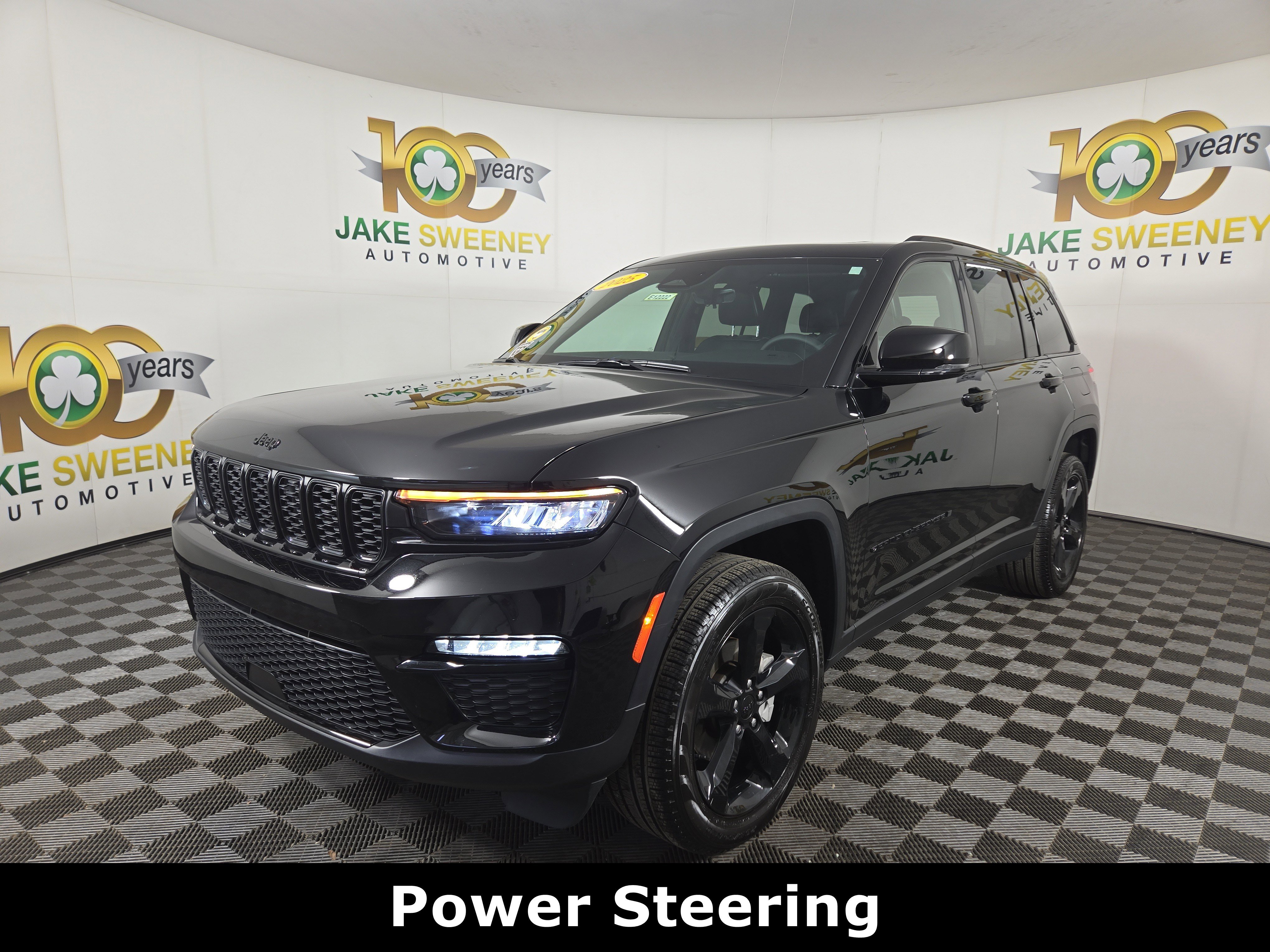 Used 2025 Jeep Grand Cherokee Limited w/ Black Appearance Package image 4