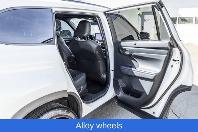 Used 2023 Toyota Highlander XSE AWD/4WD image 18