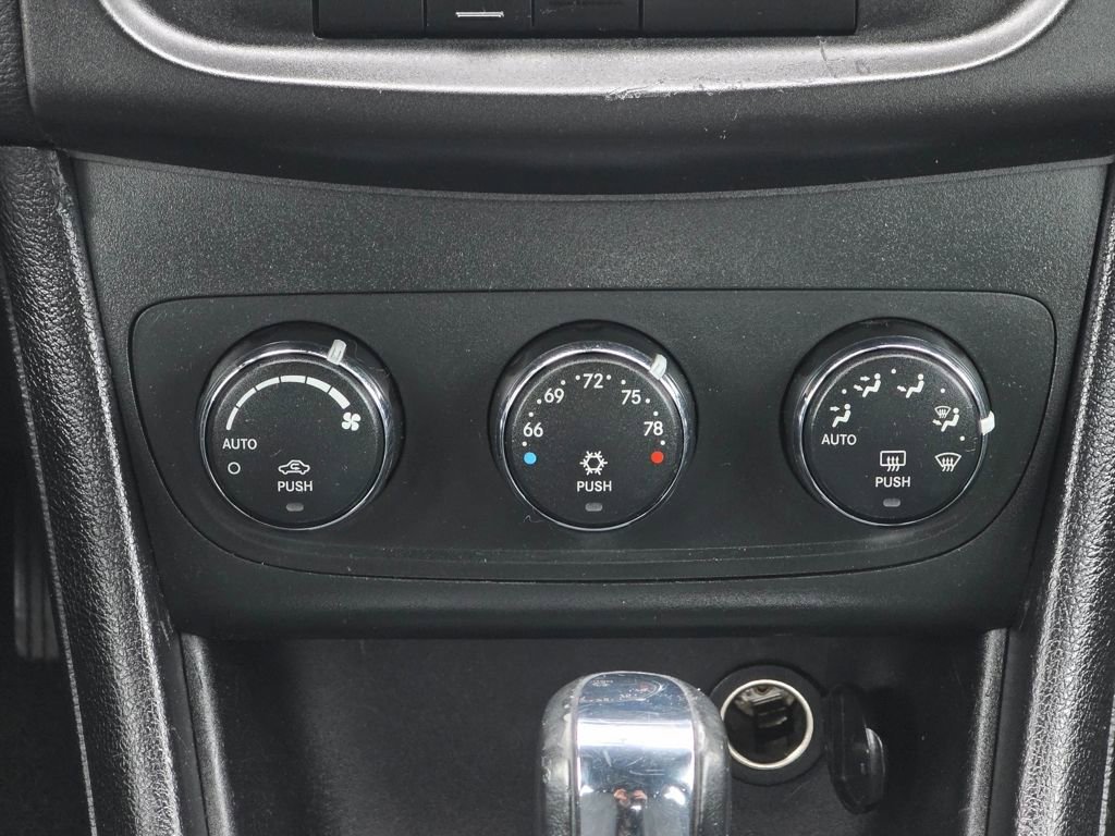 Used 2012 Dodge Avenger SXT image 13