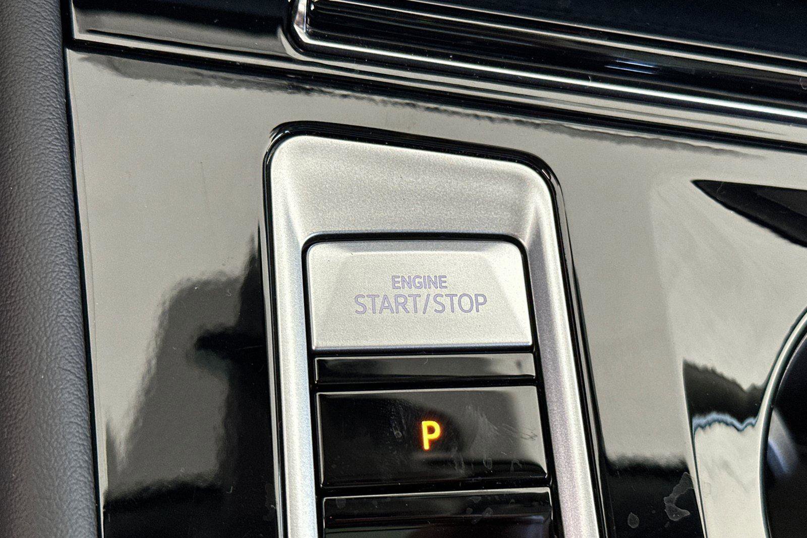 New 2025 Volkswagen Atlas Peak Edition SE image 22