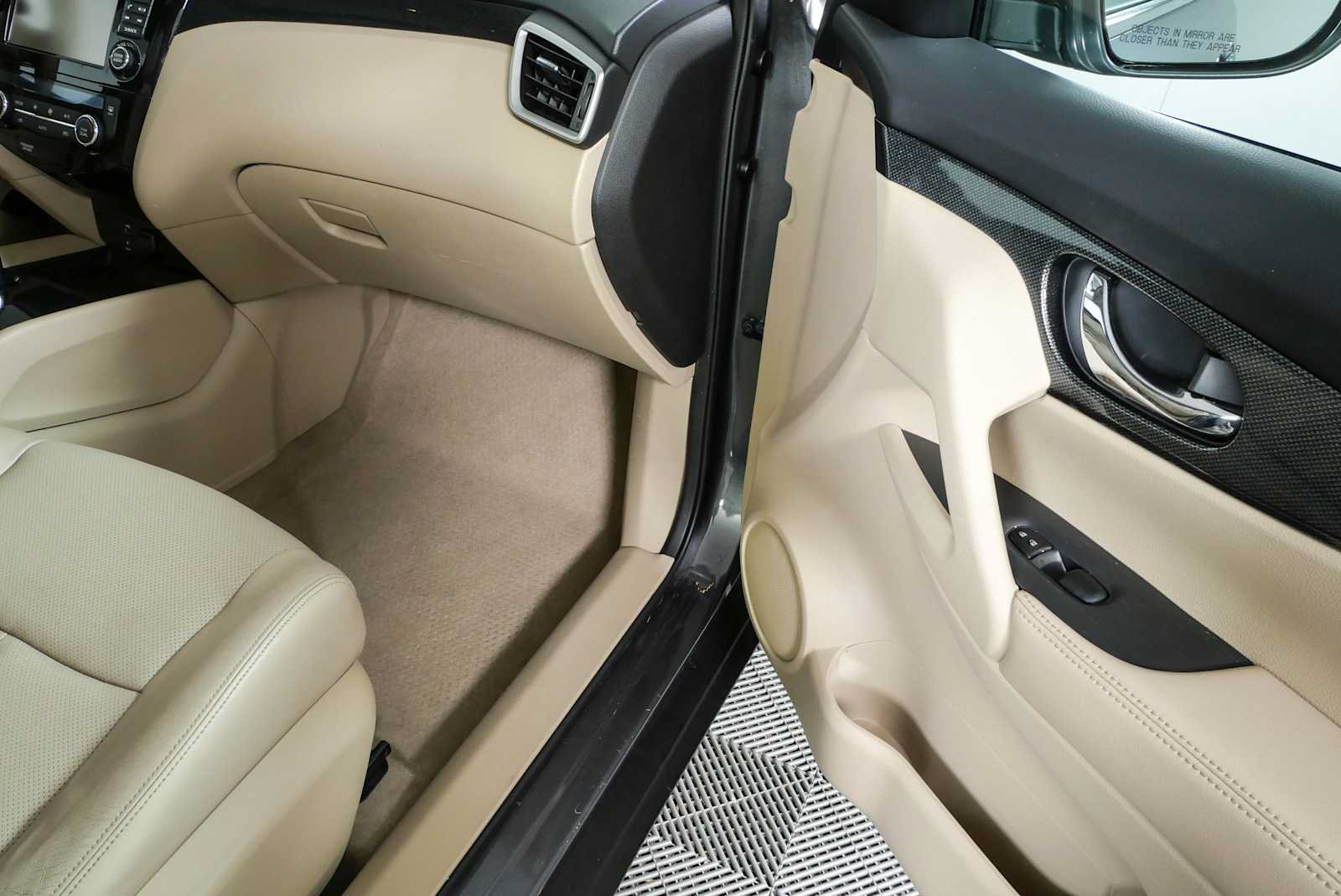 Used 2014 Nissan Rogue SL w/ SL Premium Package FWD image 24