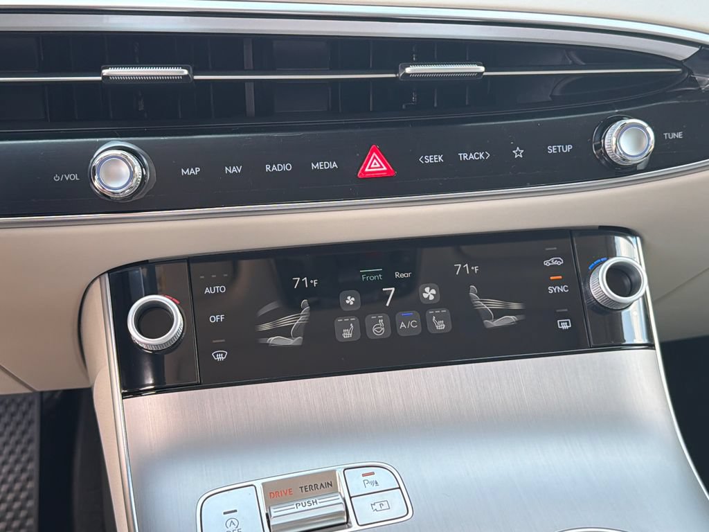 New 2027 Genesis GV70 2.5T Select AWD/4WD image 33