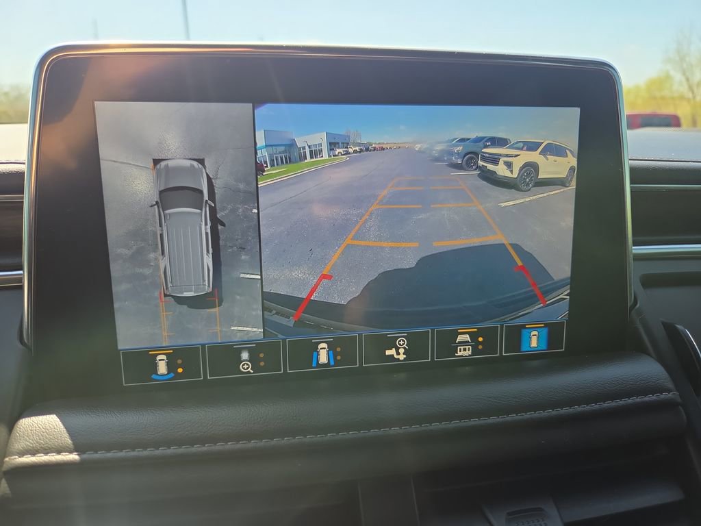 Certified 2021 Chevrolet Suburban Z71 w/ Z71 Signature Package AWD/4WD image 19