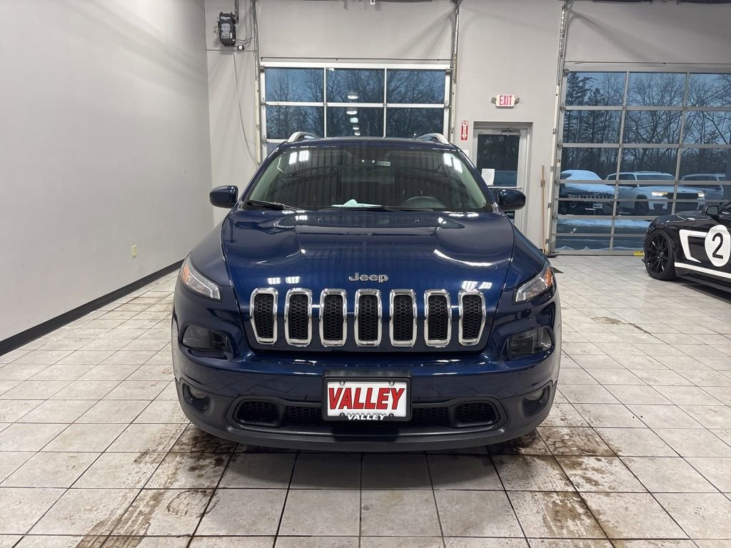 Used 2018 Jeep Cherokee Latitude Plus w/ Comfort/Convenience Group image 9