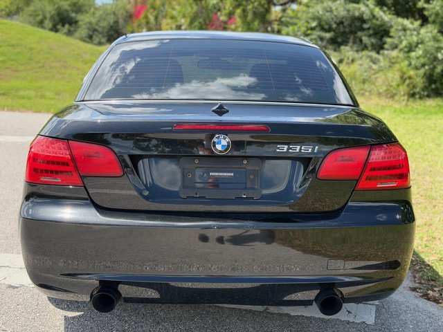 Used 2011 BMW 335i Convertible image 4