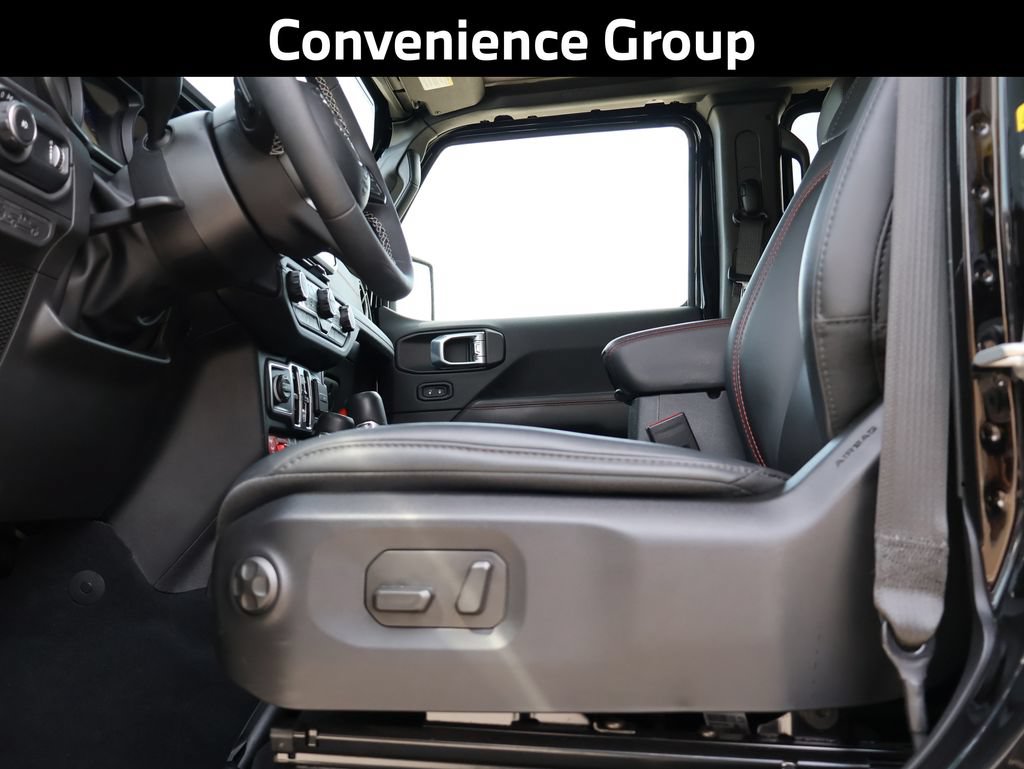 Used 2025 Jeep Wrangler Unlimited Rubicon AWD/4WD image 9