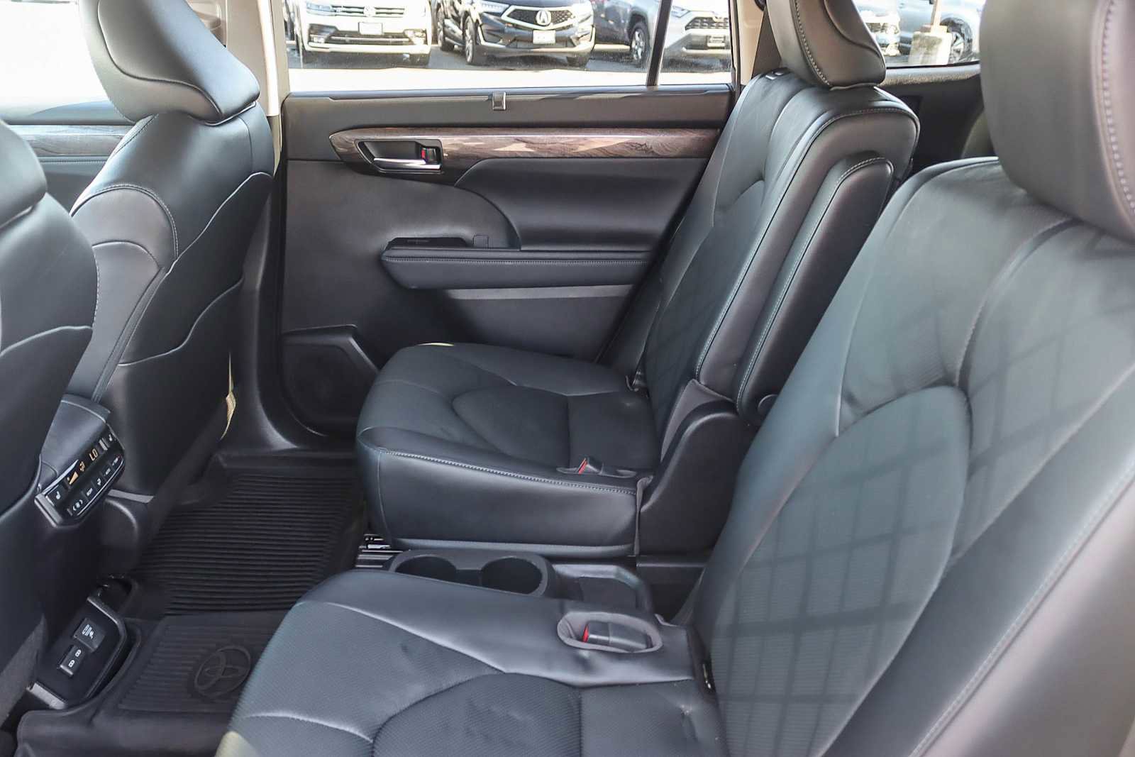 Used 2023 Toyota Highlander Platinum image 17
