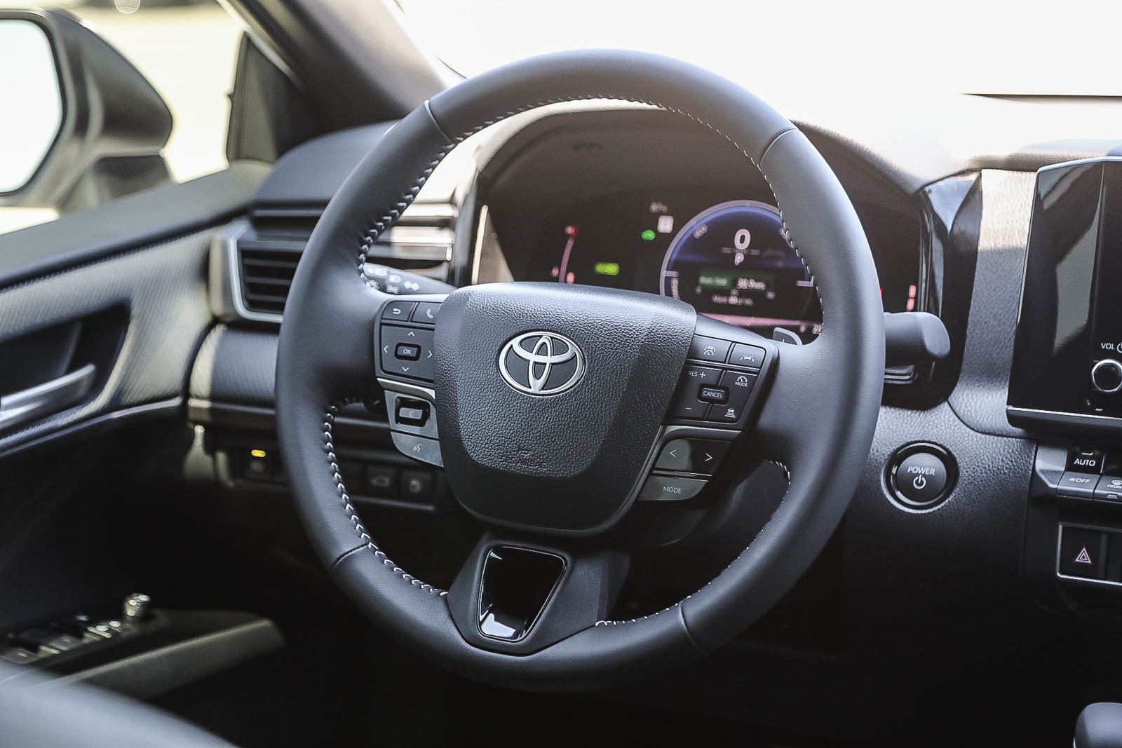Used 2026 Toyota Camry Hybrid w/ Convenience Package FWD image 15