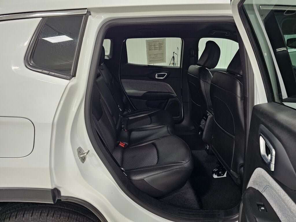 Used 2024 Jeep Compass Latitude AWD/4WD image 16