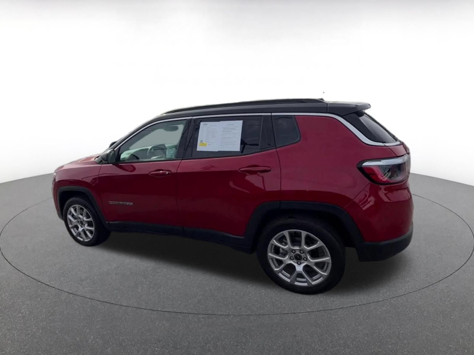 Used 2025 Jeep Compass Limited AWD/4WD image 10