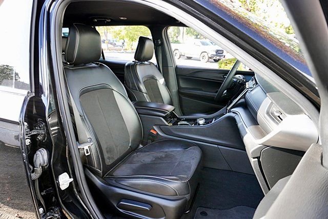 Certified 2023 Jeep Grand Cherokee L Laredo image 11