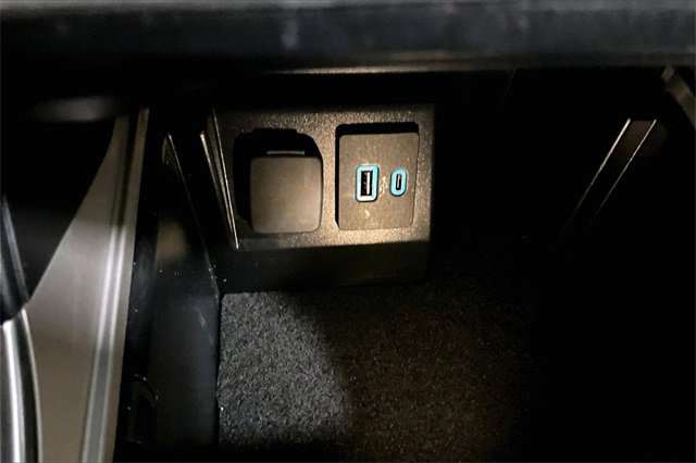 Used 2022 Ford Explorer XLT w/ Equipment Group 202A image 24