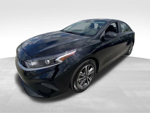 Used 2023 Kia Forte LXS w/ LXS Technology Package FWD image 2