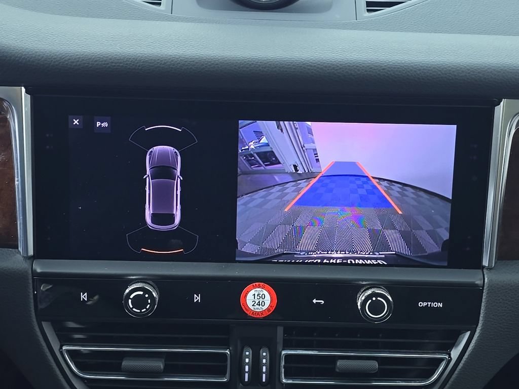 Certified 2023 Porsche Macan Turbo AWD/4WD image 21
