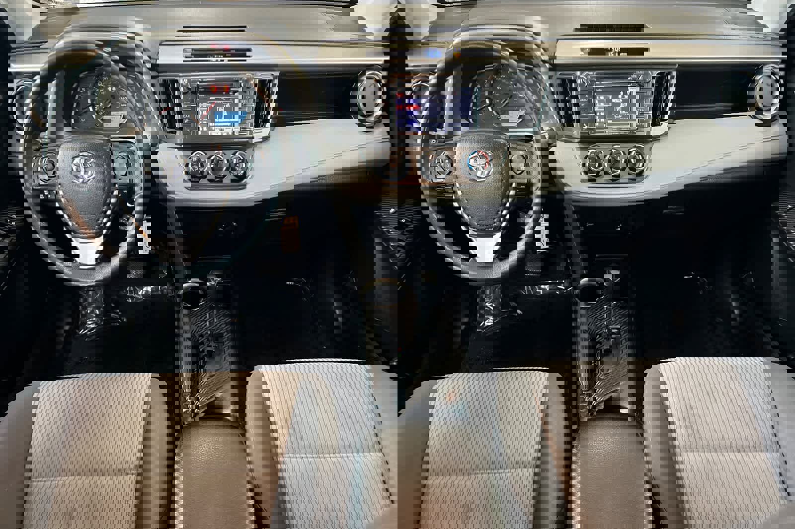 Used 2015 Toyota RAV4 LE image 3